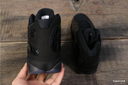 Hyperoad 13 CAP AIR GOWN AND JORDAN 1202